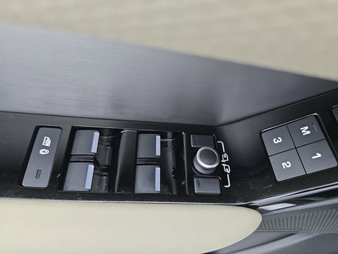 Used 2023 Land Rover Range Rover Velar R-Dynamic S image 28