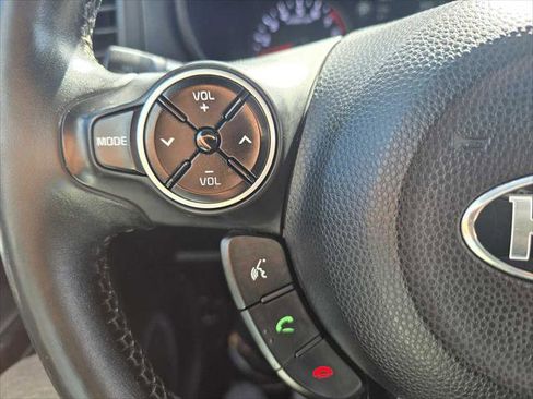 Used 2016 Kia Soul ! w/ Premium Package image 32