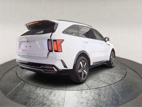 Used 2022 Kia Sorento S FWD image 2