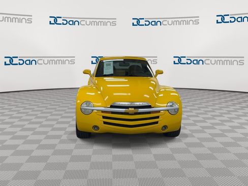Used 2004 Chevrolet SSR w/ Preferred Equipment Group RWD image 3