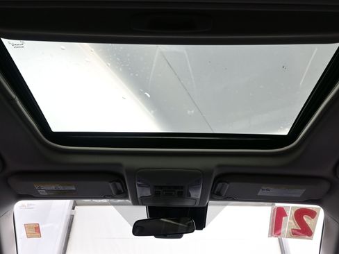 Used 2021 Toyota RAV4 XLE w/ Convenience Package image 18