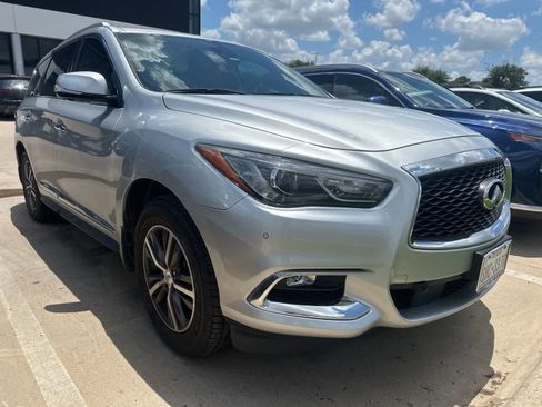 Used 2019 INFINITI QX60 Luxe w/ Essential Package FWD image 2