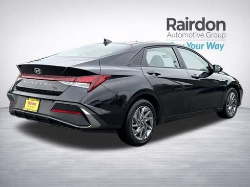 Used 2024 Hyundai Elantra SEL FWD image 7
