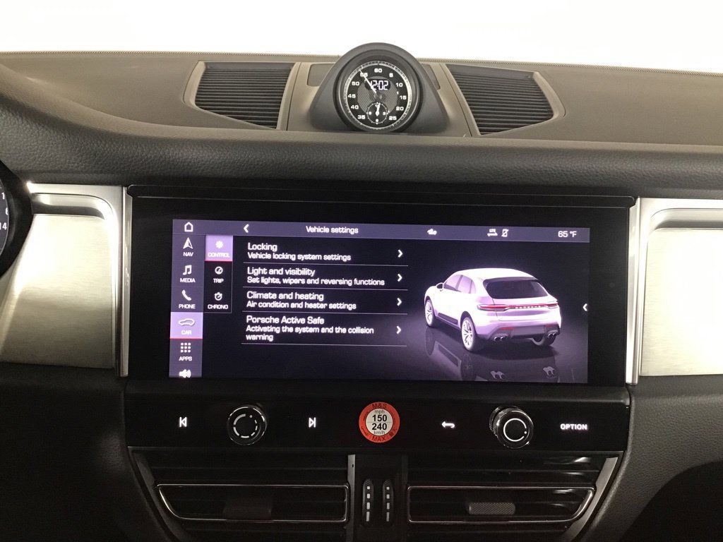 Certified 2026 Porsche Macan AWD/4WD image 35