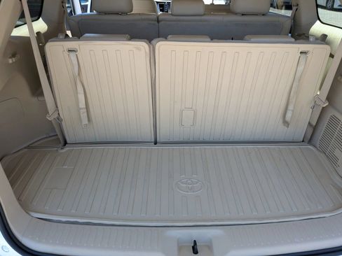 Used 2019 Toyota Highlander XLE AWD/4WD image 35