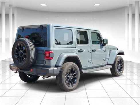 Used 2025 Jeep Wrangler Unlimited Sahara AWD/4WD image 3