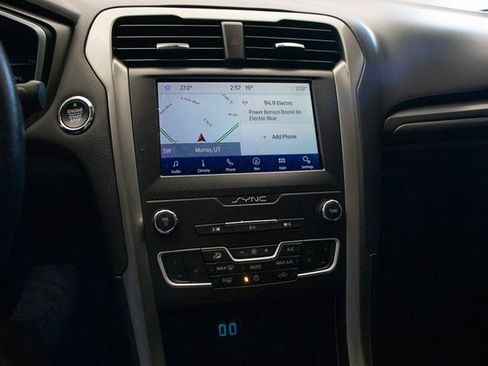 Used 2020 Ford Fusion SE image 31