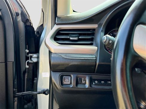 Used 2023 GMC Acadia Denali image 10