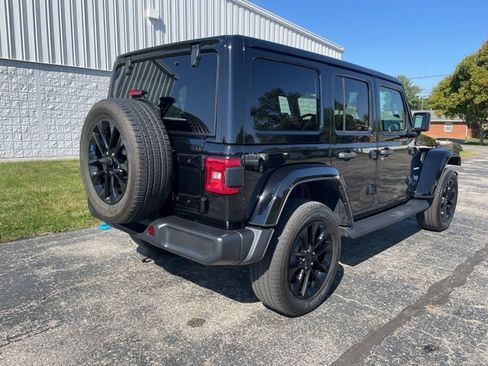 Used 2022 Jeep Wrangler Unlimited Sahara w/ Cold Weather Group image 13