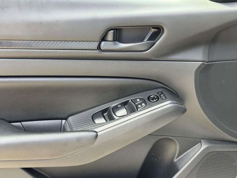 Used 2024 Nissan Altima 2.5 S FWD image 17