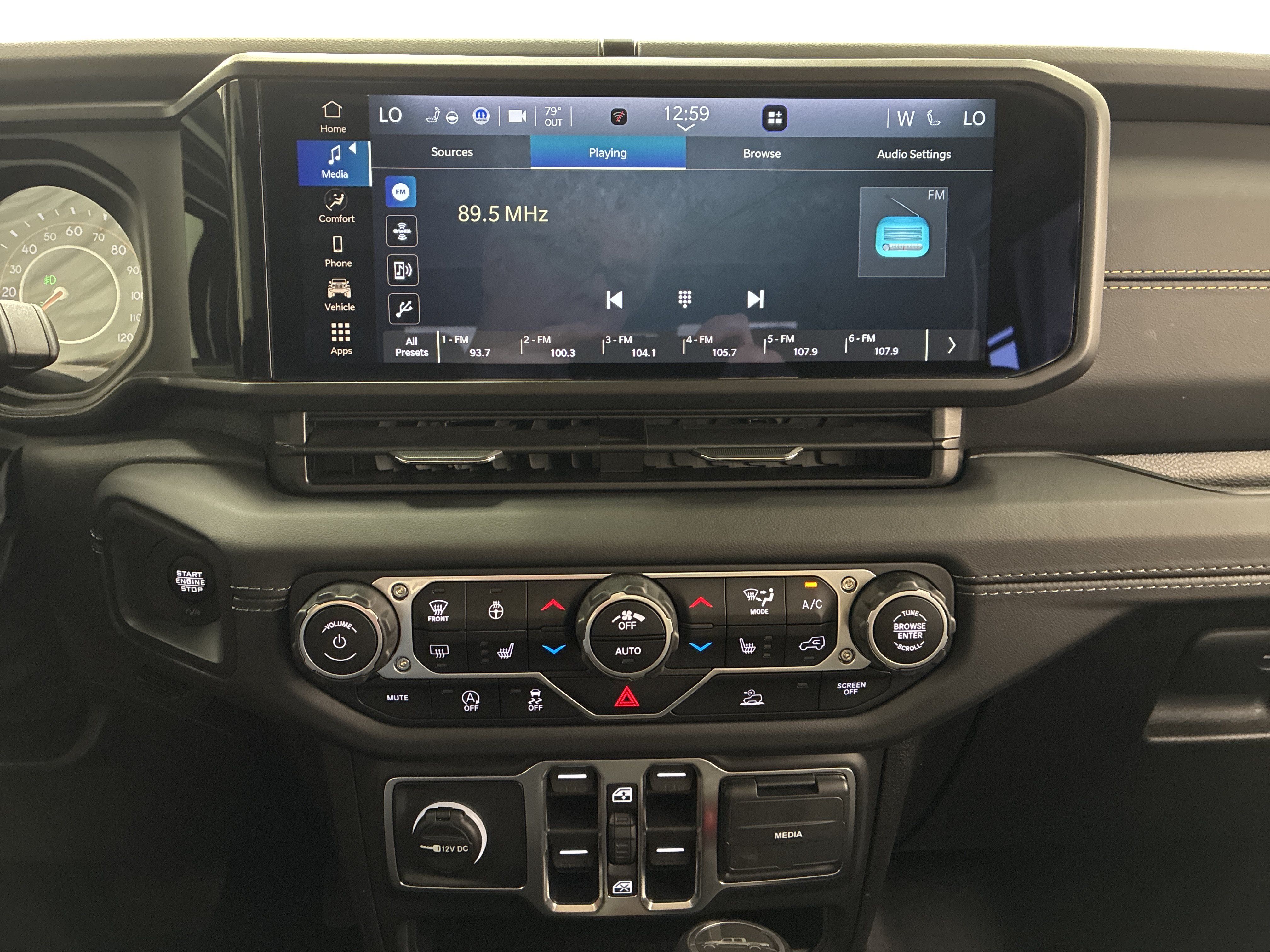 Certified 2025 Jeep Gladiator Sport AWD/4WD image 26