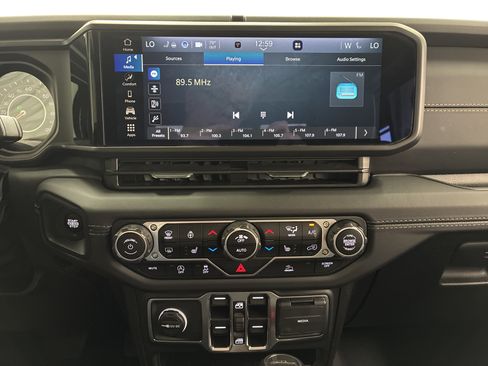 Certified 2025 Jeep Gladiator Sport AWD/4WD image 26