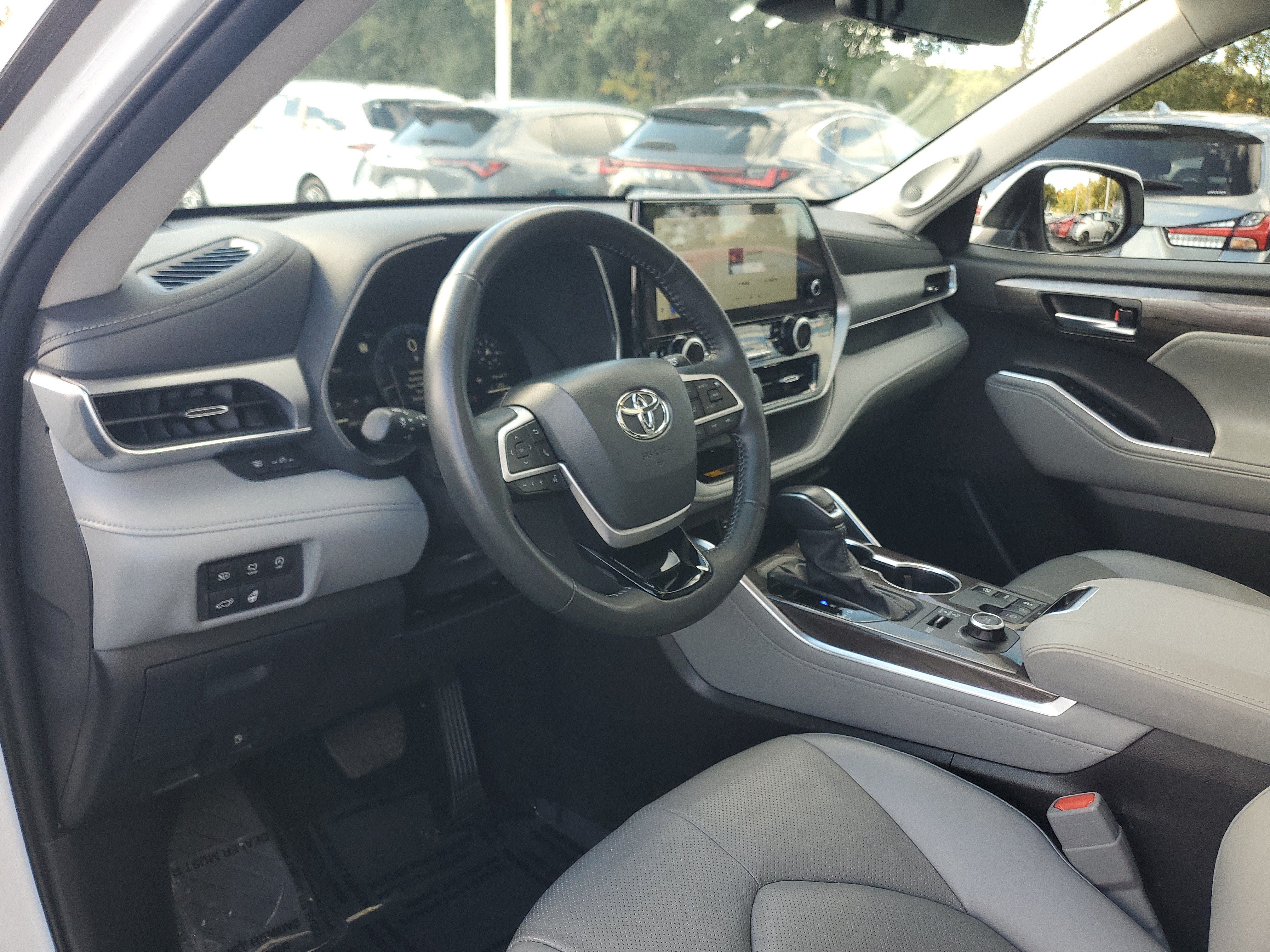 Certified 2026 Toyota Highlander AWD image 19