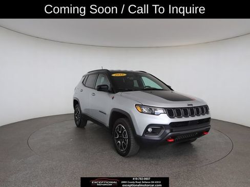 Used 2025 Jeep Compass Trailhawk AWD/4WD image 31