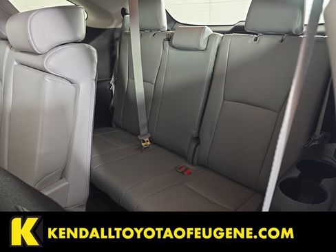 Used 2023 Toyota Highlander XLE AWD/4WD image 27