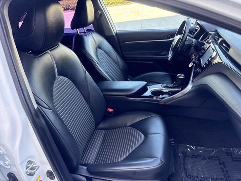 Used 2019 Toyota Camry SE w/ Carpet Mat Package FWD image 15