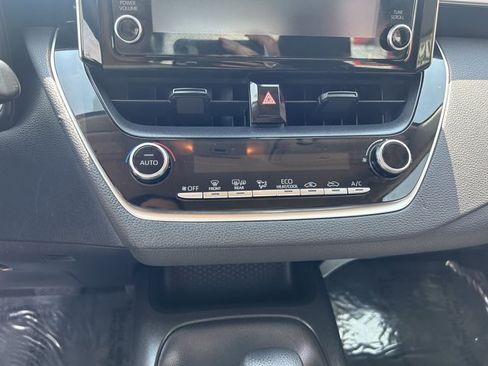 Used 2020 Toyota Corolla LE FWD image 11