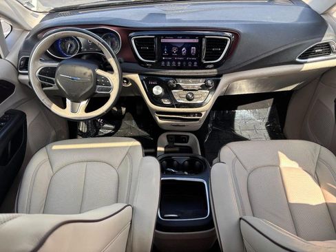 Used 2020 Chrysler Pacifica Limited image 12