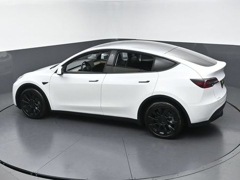 Used 2023 Tesla Model Y Long Range AWD/4WD image 41