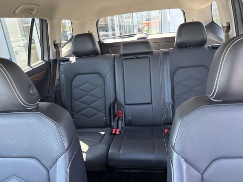 Used 2025 Volkswagen Atlas SE AWD/4WD image 28