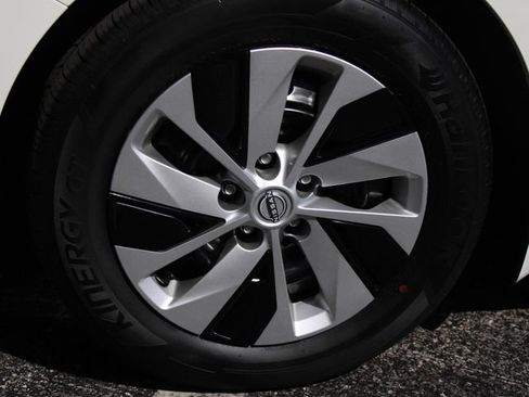 Certified 2025 Nissan Altima 2.5 S FWD image 32