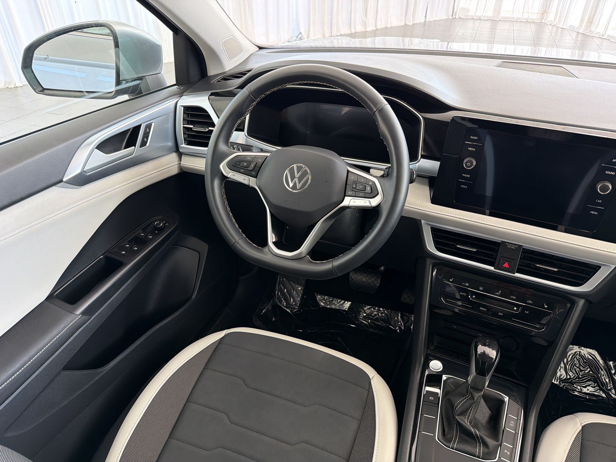 Certified 2026 Volkswagen Taos SE FWD image 17