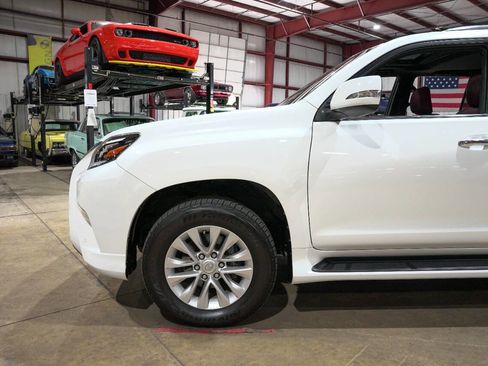 Used 2021 Lexus GX 460 Premium w/ Premium Package AWD/4WD image 3