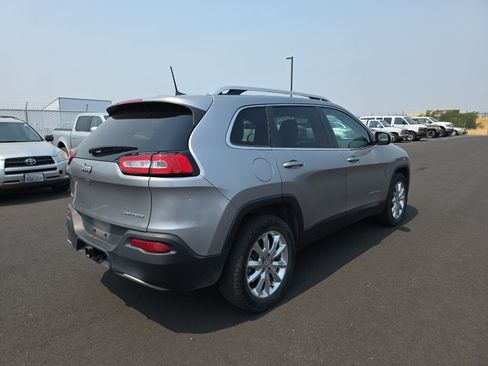 Used 2017 Jeep Cherokee Limited AWD/4WD image 8