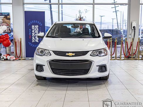 Used 2017 Chevrolet Sonic LT w/ Convenience Package image 2