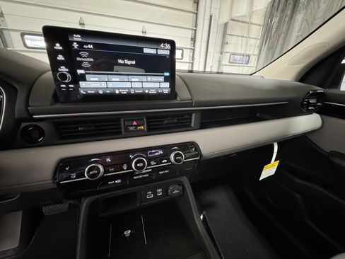 New 2025 Honda Pilot EX-L image 16