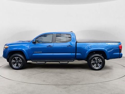 Used 2018 Toyota Tacoma TRD Sport w/ Technology Package AWD/4WD image 2