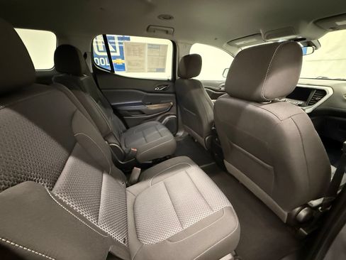 Used 2021 GMC Acadia SLE w/ Driver Convenience Package FWD image 6