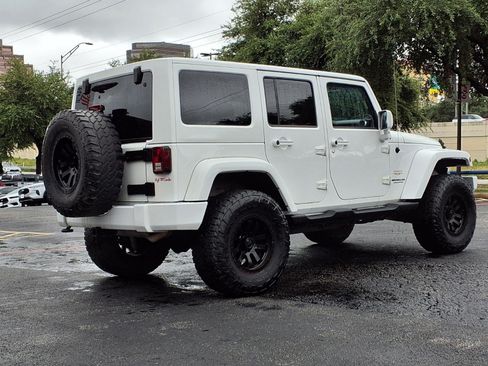 Used 2013 Jeep Wrangler Unlimited Sahara w/ Connectivity Group AWD/4WD image 6