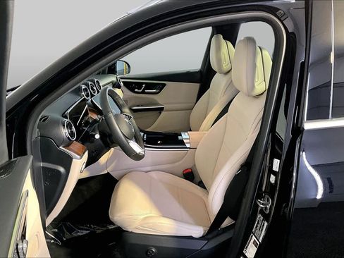 Used 2026 Mercedes-Benz GLC 300 4MATIC image 9
