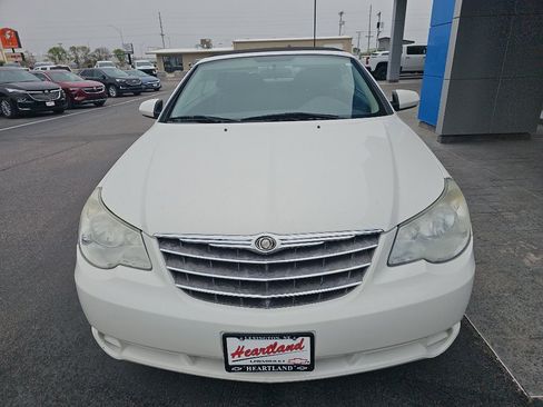 Used 2010 Chrysler Sebring Touring FWD image 8