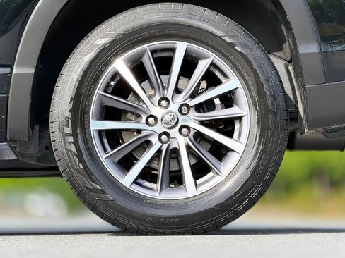 Used 2018 Toyota Highlander XLE FWD image 19