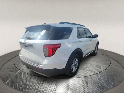 Used 2021 Ford Explorer XLT w/ Equipment Group 202A RWD image 2