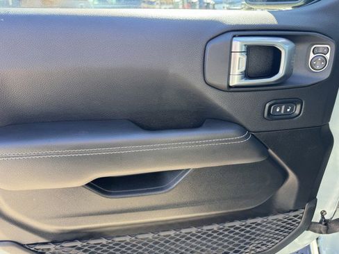 Used 2023 Jeep Wrangler Unlimited Sahara image 15