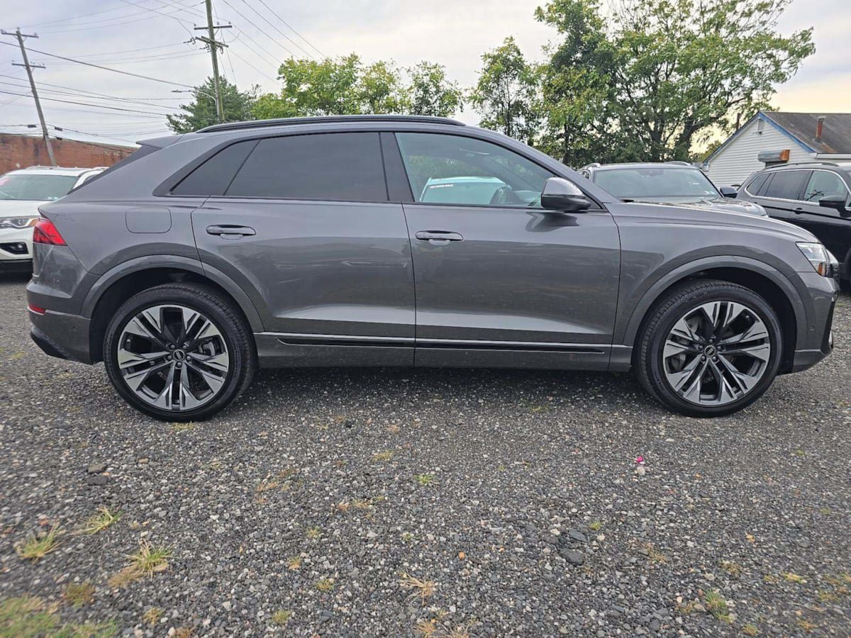 Used 2025 Audi Q8 Premium w/ Black Optic Package AWD/4WD image 2