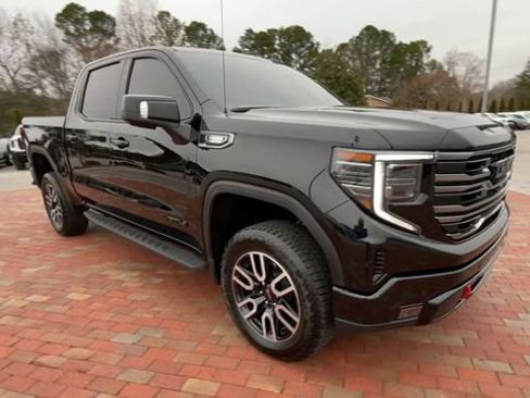 Used 2025 GMC Sierra 1500 AT4 w/ AT4 Premium Package AWD/4WD image 3