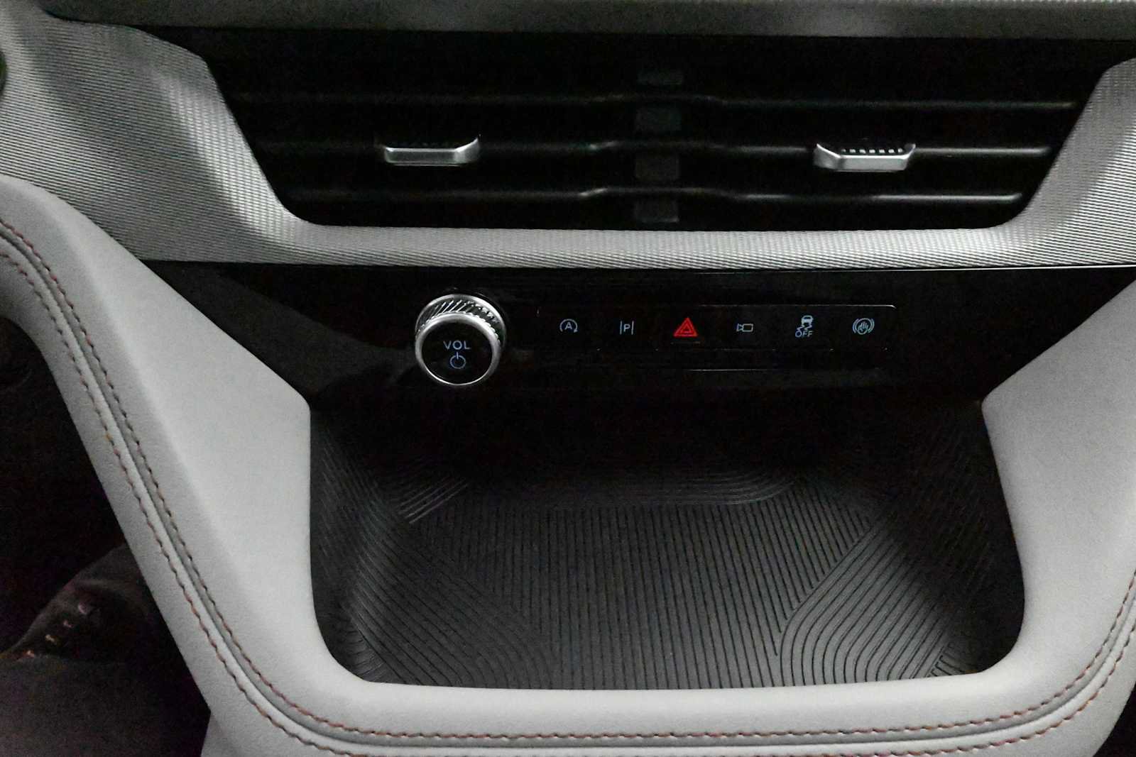 Used 2026 Ford Explorer Active w/ Active Comfort Package AWD/4WD image 39
