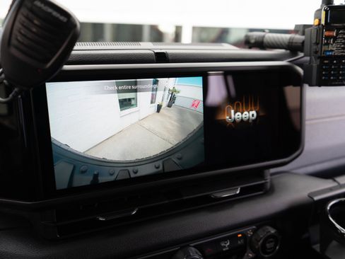 Used 2024 Jeep Wrangler Unlimited AWD/4WD image 23