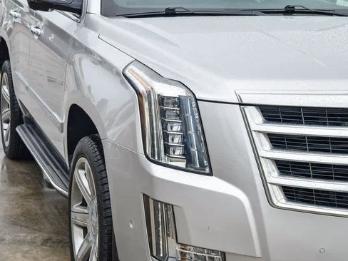 Used 2020 Cadillac Escalade Luxury image 4
