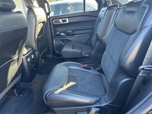 Used 2022 Ford Explorer ST w/ ST Street Pack image 19