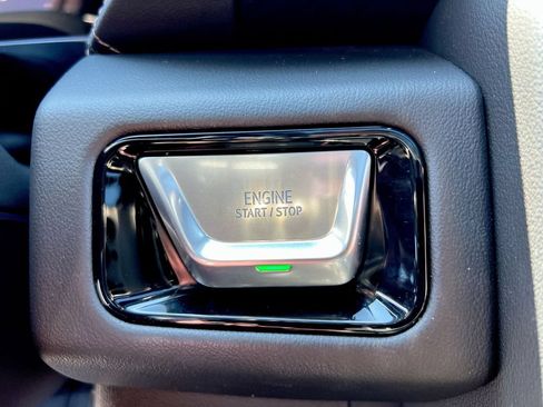 Used 2025 GMC Yukon XL AT4 w/ AT4 Premium Package AWD/4WD image 15