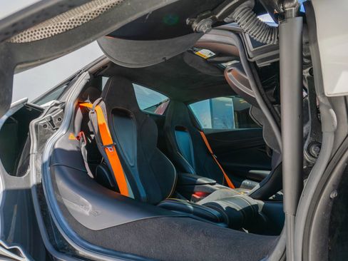 Used 2021 McLaren 720S Spider image 17