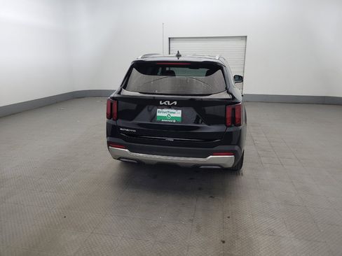 Used 2024 Kia Sorento S FWD image 7