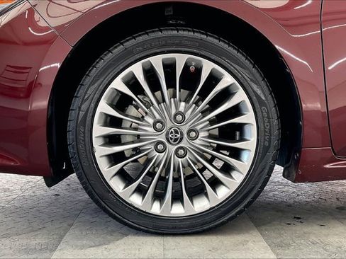 Used 2016 Toyota Avalon Limited image 8