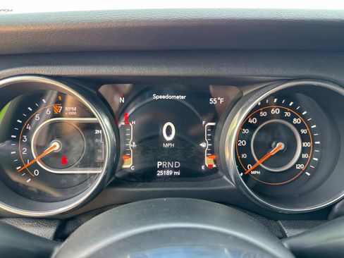 Used 2018 Jeep Wrangler Unlimited Sahara image 32