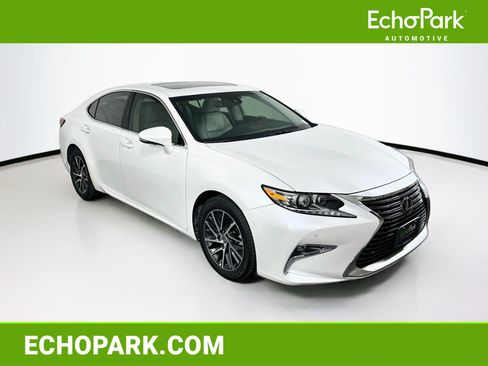 Used 2017 Lexus ES 350 w/ Luxury Package FWD image 1